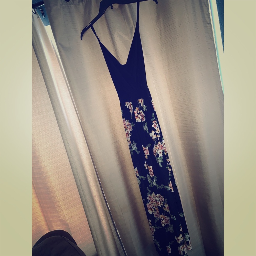 Slit long black floral dress🖤